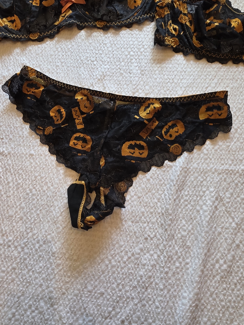 SHEIN Black & Orange Lace Pumpkin Print Lingerie Set Plus Extra Bra - Picture 2 of 6
